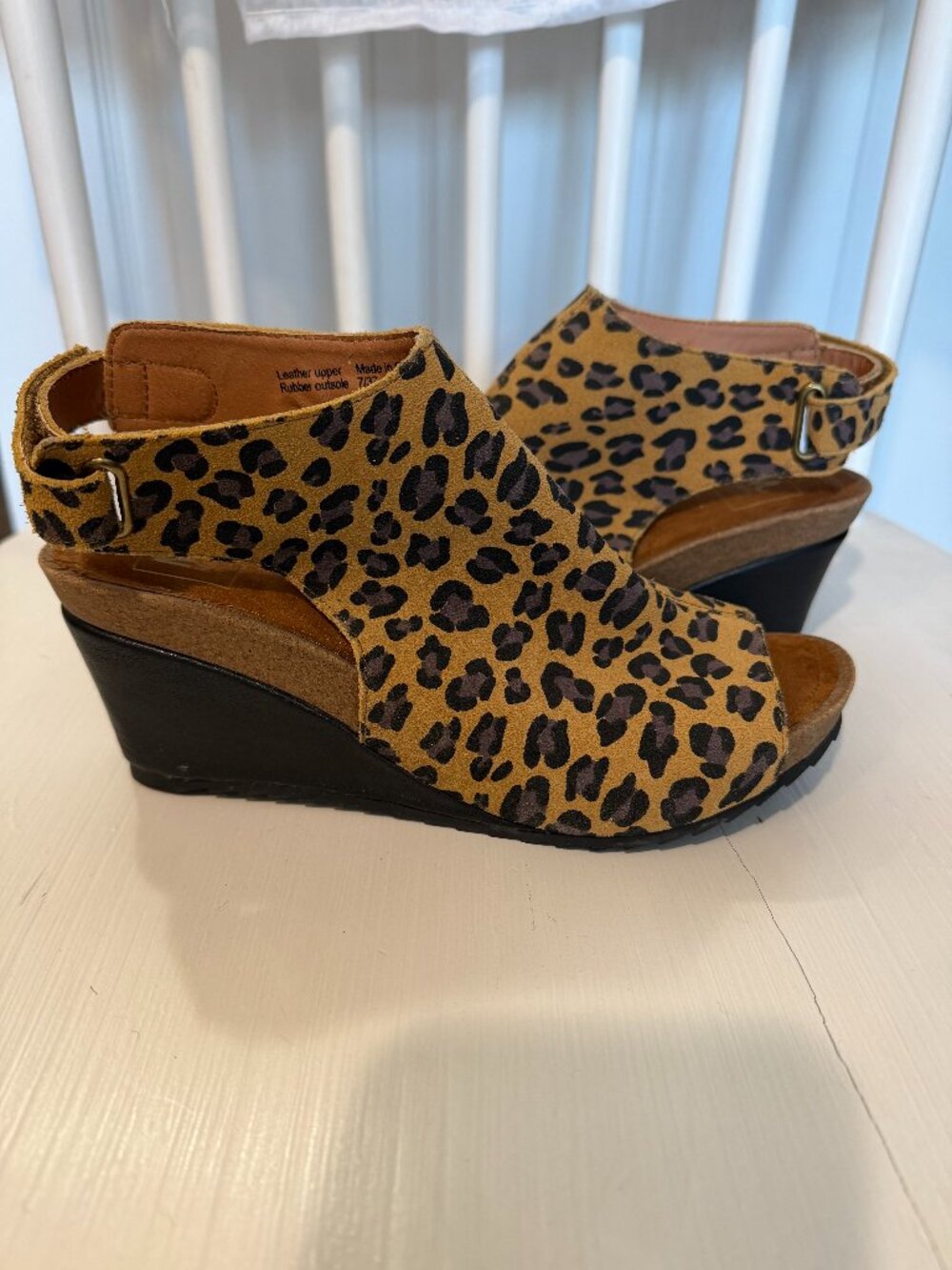 Mark Jenkins Leopard Print Leather Wedge Sandals Size 7/37